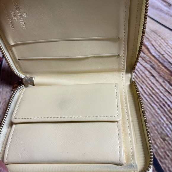 LV Vernis Compact Wallet - Picture 7 of 7